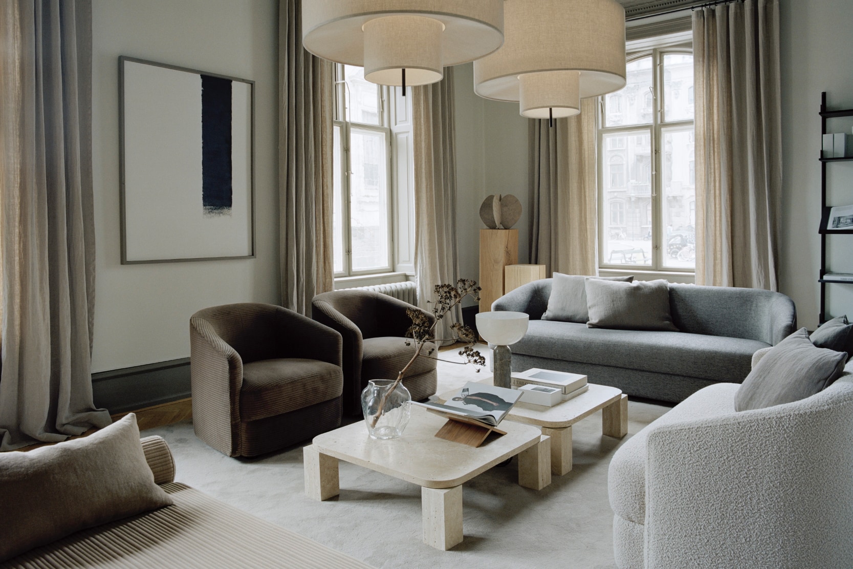 Журнальный столик New Works Atlas Coffee Table из травертина