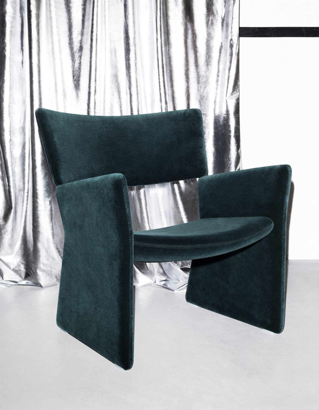 Кресло Massproductions Crown Armchair