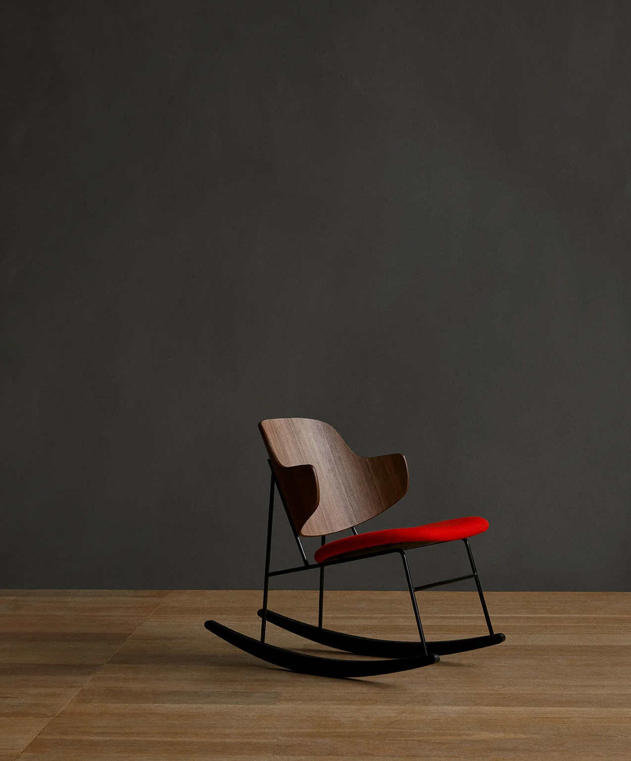 Кресло-качалка Audo Copenhagen (ex. Menu) The Penguin Rocking Chair