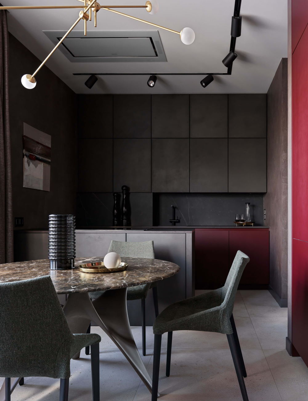 Стол Molteni, стулья Molteni Outline, люстра Intueri Light