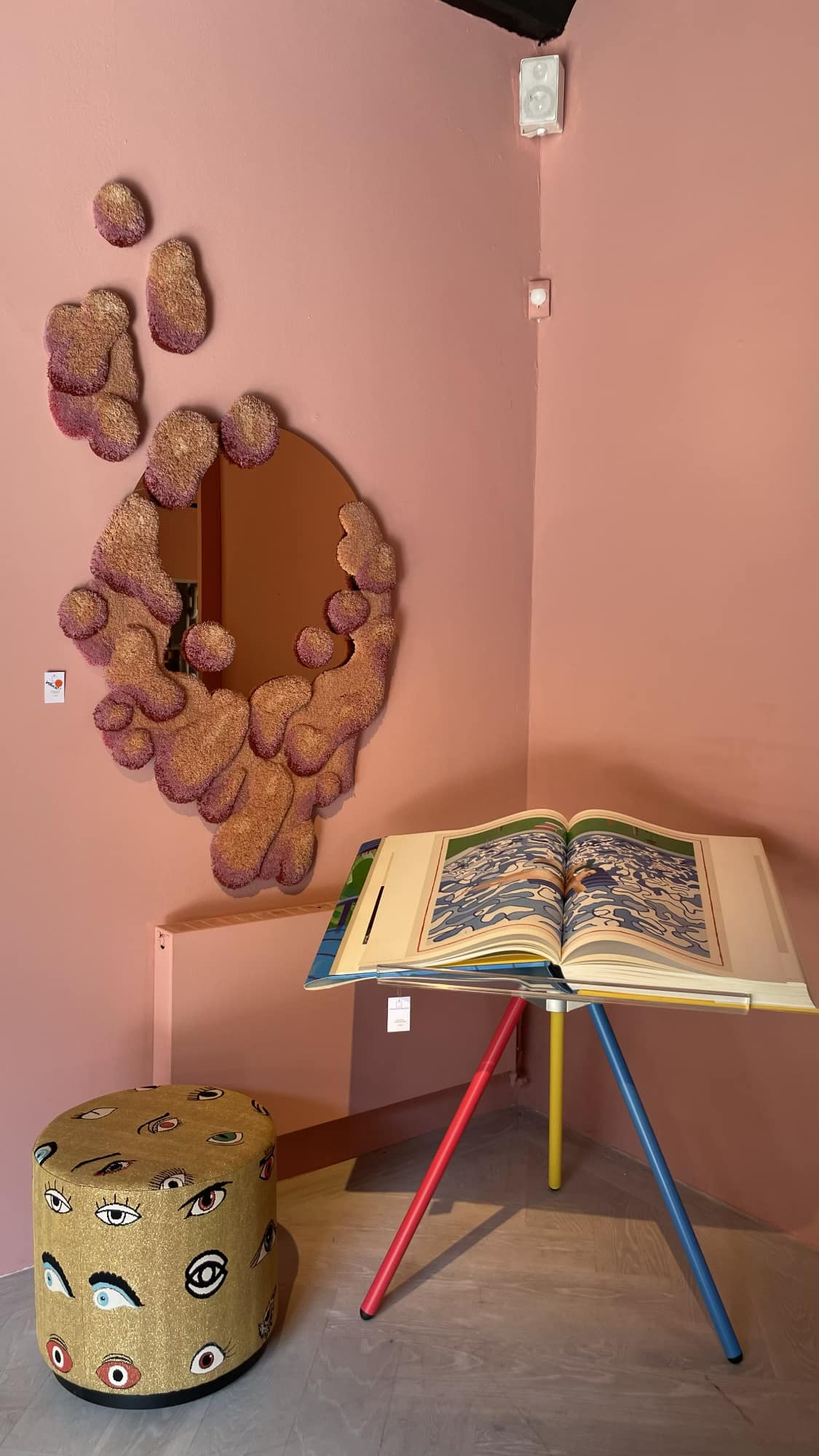 Каждый из нас нашёл что-то своё в завораживающей стилистике Нидерланд: в основном это отсылки к американской классике, но в штучных предметах есть и нотки французского шика.