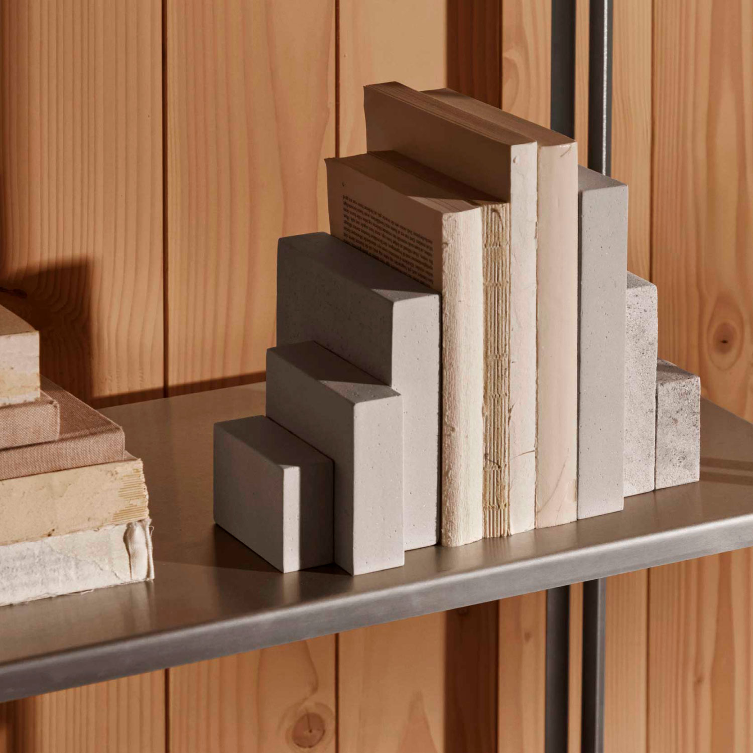 Книгодержатель Bookend Sculpture Kristina Dam Studio