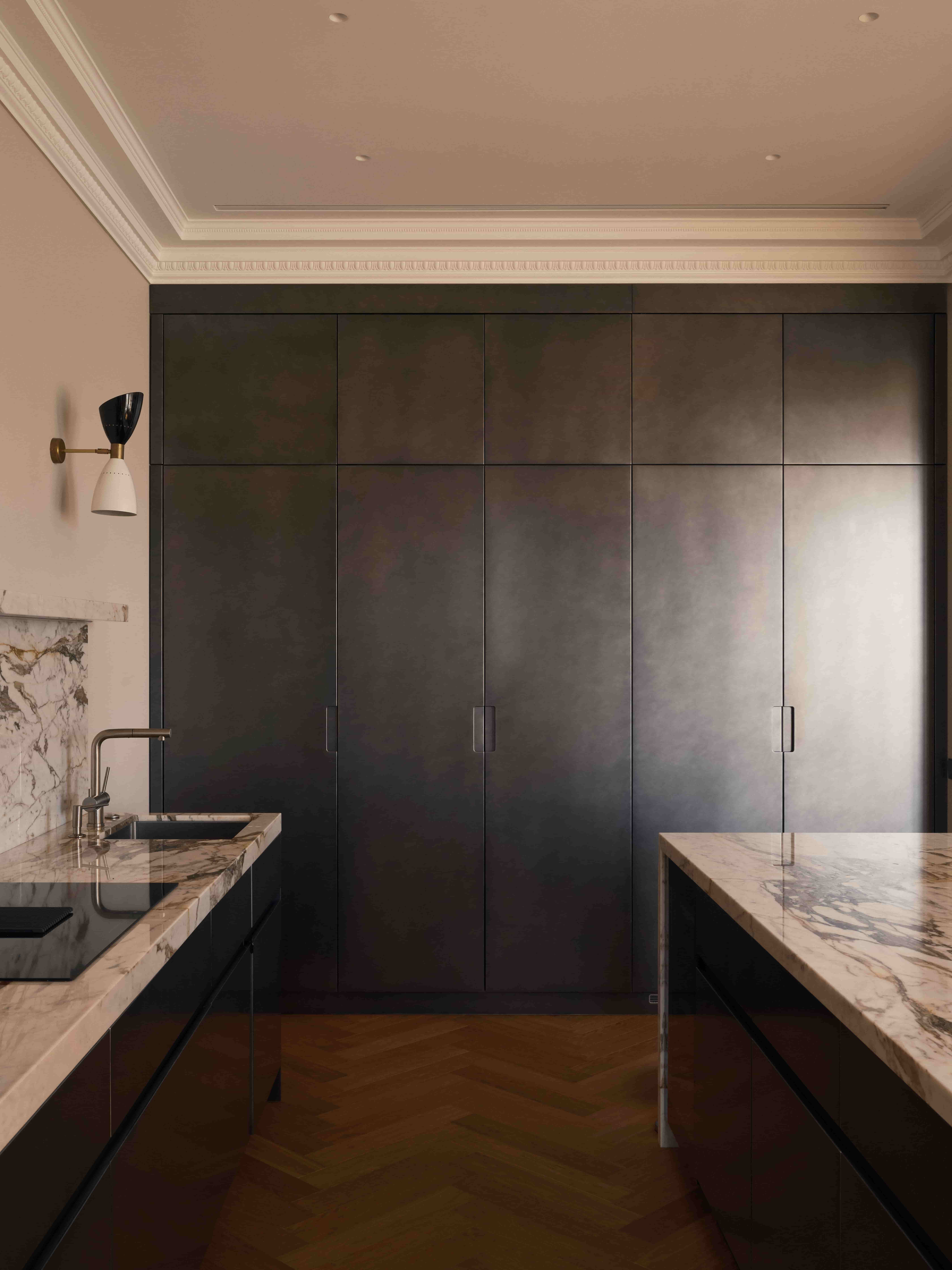 Кухня от итальянского бренда Alta Cucine спроектирована по индивидуальному заказу в Италии.