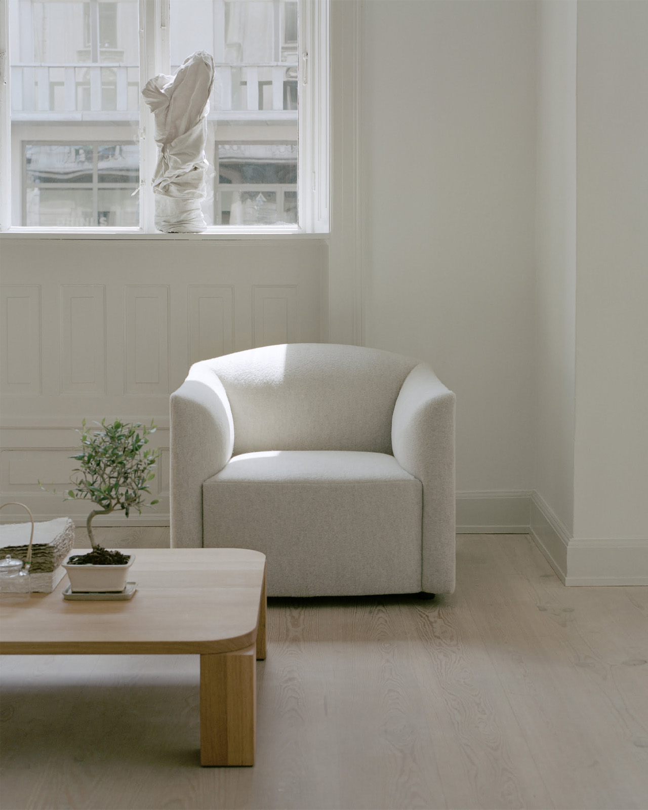 Кресло New Works Shore Lounge Chair Extended Base