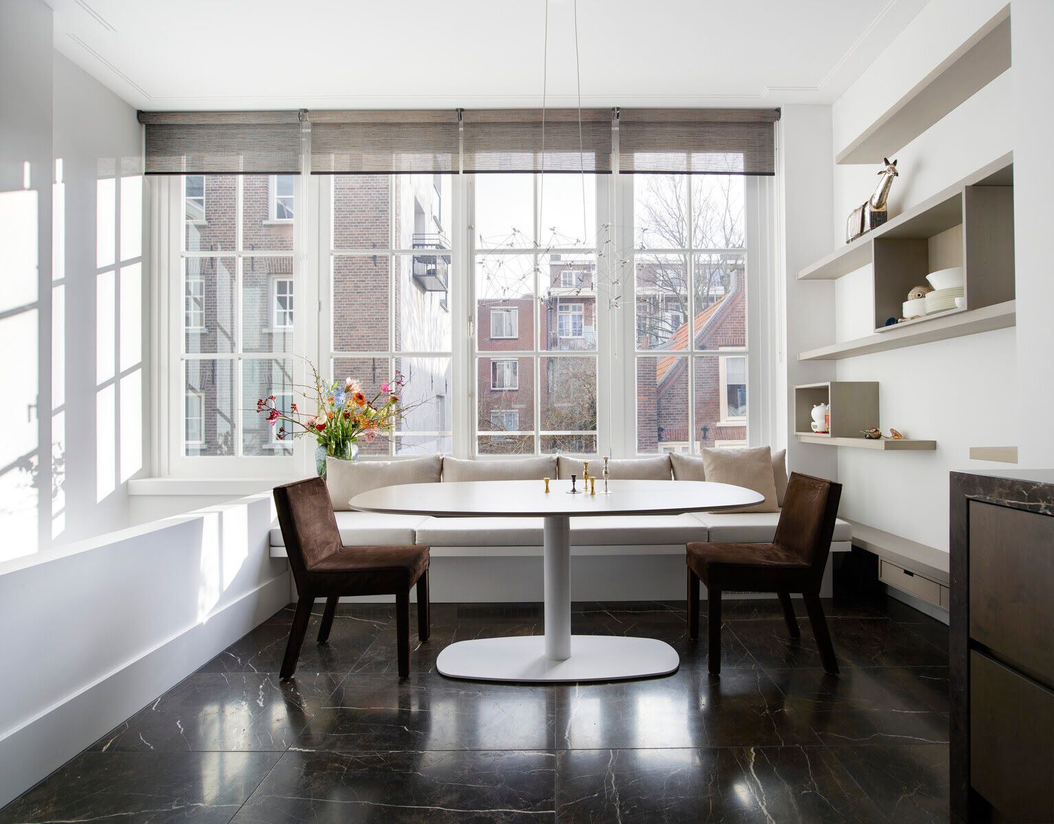 Стол Pietboon Kekke Dining Table, стул Pietboon Saar Dining Chair